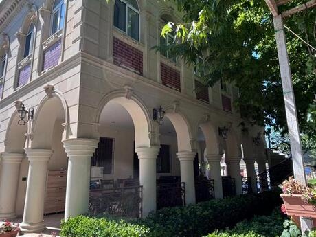 5 otaqlı həyət evi/bağ evi - Novxanı q. - 300 m²