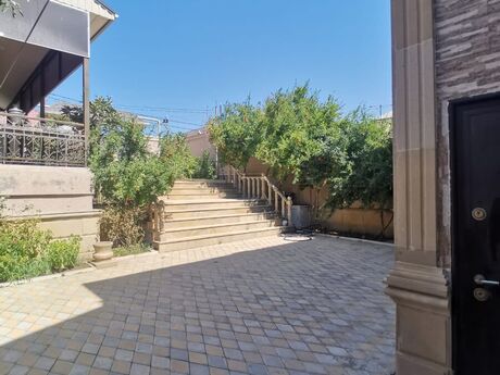 6 otaqlı həyət evi/bağ evi - Binəqədi r. - 200 m²