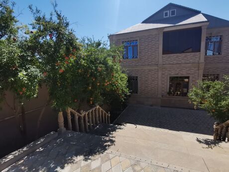 6 otaqlı həyət evi/bağ evi - Binəqədi r. - 200 m²