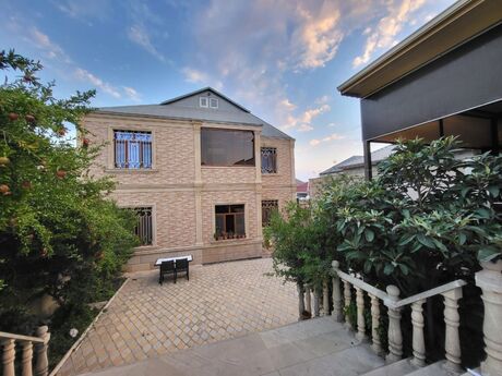 6 otaqlı həyət evi/bağ evi - Binəqədi r. - 200 m²