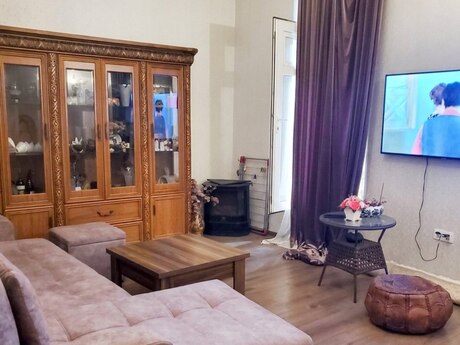 Elan №6260019 - Bakı, Sahil m., 2 otaqlı, 70 m², 2/5 mərtəbə