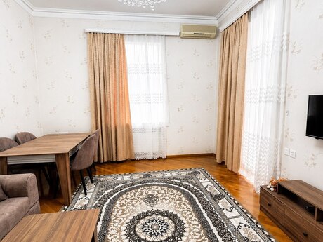 Elan №6260160 - Bakı, 28 May m., 2 otaqlı, 75 m², 2/5 mərtəbə