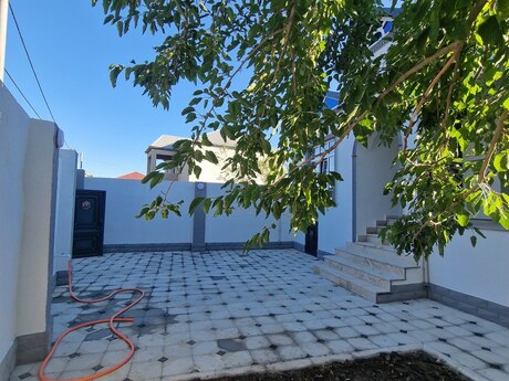4 otaqlı həyət evi/bağ evi - Zabrat q. - 128 m²
