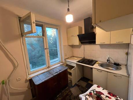 2 otaqlı köhnə tikili - Elmlər Akademiyası m. - 60 m²