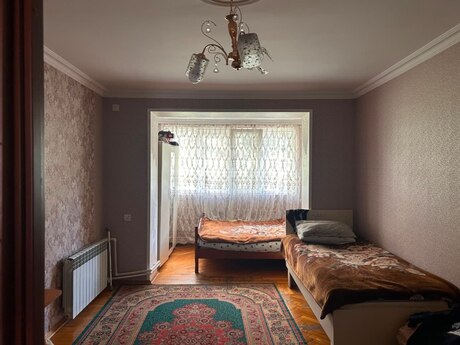 3 otaqlı köhnə tikili - İnşaatçılar m. - 80 m²
