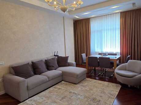 Elan №6260926 - Bakı, Gənclik m., 2 otaqlı, 83 m², 8/18 mərtəbə