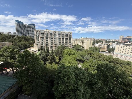 6 otaqlı mənzil, 410 m², Nizami: 1 899 000 ₼ 2