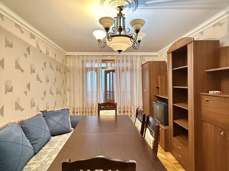 Elan №6262329 - Bakı, Nəsimi r., 4 otaqlı, 70 m², 3/5 mərtəbə