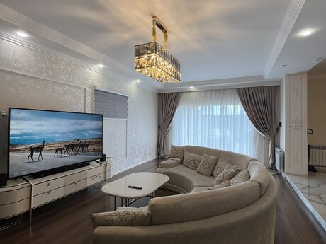 8 otaqlı həyət evi/bağ evi - Badamdar q. - 400 m²