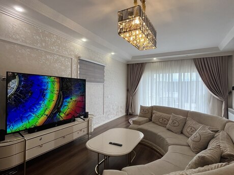 8 otaqlı həyət evi/bağ evi - Badamdar q. - 400 m²