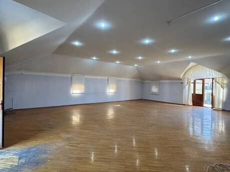 8 otaqlı həyət evi/bağ evi - Gənclik m. - 650 m²