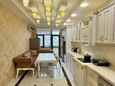 5 otaqlı mənzil, 227 m², Şah İsmayıl Xətai: 590 000 ₼ 2
