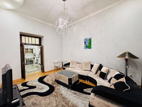 2 otaqlı köhnə tikili - Sahil m. - 42 m²