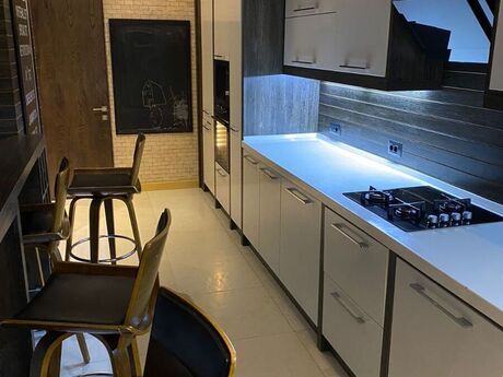 3-room apartment for rent, 205 m², Nizami: 2 200 ₼/mo 5