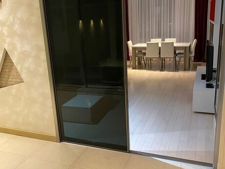 3-room apartment for rent, 205 m², Nizami: 2 200 ₼/mo 3