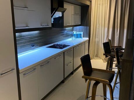 3-room apartment for rent, 205 m², Nizami: 2 200 ₼/mo 4