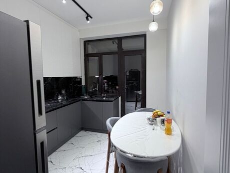 3-room apartment for rent, 97 m², 28 May: 1 300 ₼/mo 3