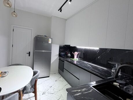 3-room apartment for rent, 97 m², 28 May: 1 300 ₼/mo 5
