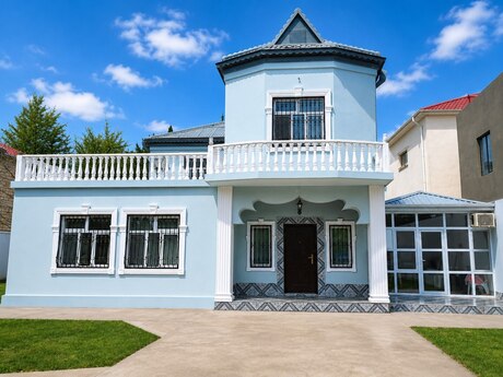 12 otaqlı həyət evi/bağ evi - Mərdəkan q. - 560 m²