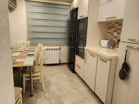 Elan №6265072 - Bakı, Nəriman Nərimanov m., 3 otaqlı, 90 m², 2/5 mərtəbə