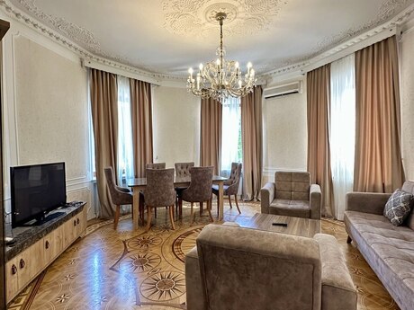 4 otaqlı köhnə tikili - Sahil m. - 130 m²
