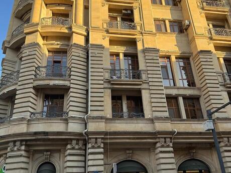 Elan №5913170 - Bakı, Sahil m., 3 otaqlı, 120 m², 5/6 mərtəbə
