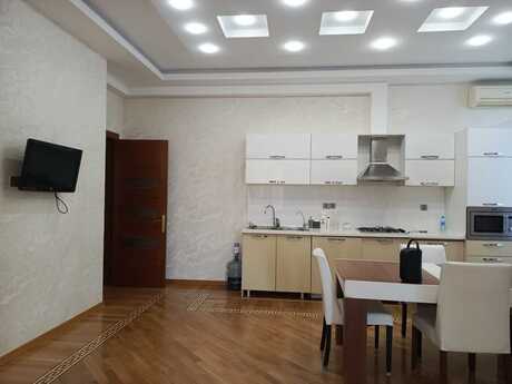 Kirayə 3 otaqlı mənzil, 150 m², 8 Noyabr: 1 000 ₼/ay 2