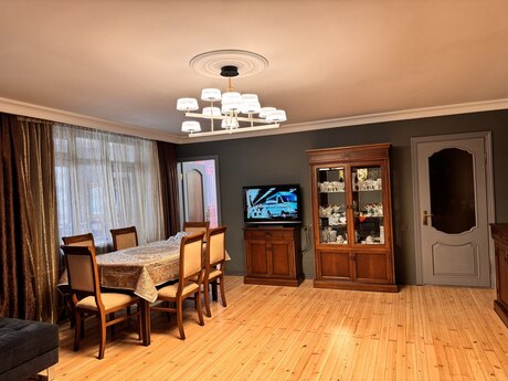 3 otaqlı köhnə tikili - 8-ci mikrorayon q. - 99 m²