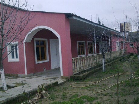 7 otaqlı həyət evi/bağ evi - Mərdəkan q. - 147 m²
