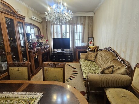 3 otaqlı köhnə tikili - Azadlıq Prospekti m. - 90 m²