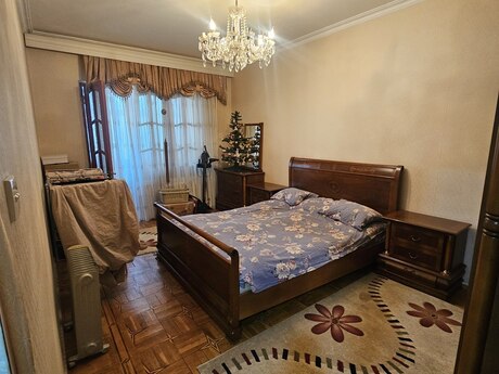 3 otaqlı köhnə tikili - Azadlıq Prospekti m. - 90 m²