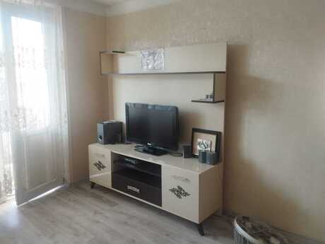 2-room apartment for rent, 45 m², Şah İsmayıl Xətai: 650 ₼/mo 3