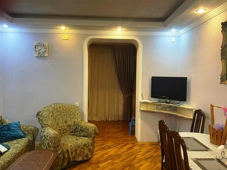 Elan №6267747 - Bakı, 28 May m., 3 otaqlı, 80 m², 5/5 mərtəbə