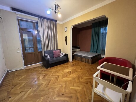 1-комн. вторичка - м. Элмляр Академиясы - 42 м²