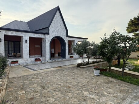 4 otaqlı həyət evi/bağ evi - Bilgəh q. - 350 m²