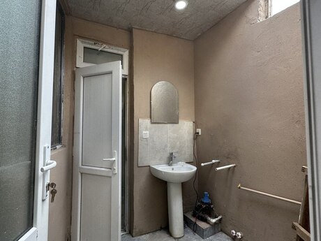 3 otaqlı həyət evi, 70 m², NZS: 76 000 ₼ 2