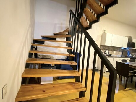 5 otaqlı həyət evi/bağ evi - Saray q. - 240 m²