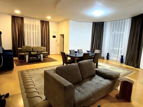 5 otaqlı həyət evi/bağ evi - Saray q. - 240 m²