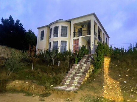 5 otaqlı həyət evi/bağ evi - Saray q. - 240 m²