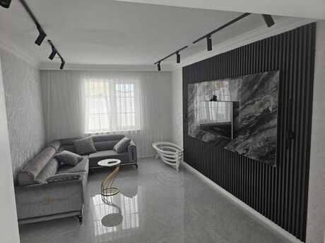 6 otaqlı həyət evi/bağ evi - Novxanı q. - 250 m²