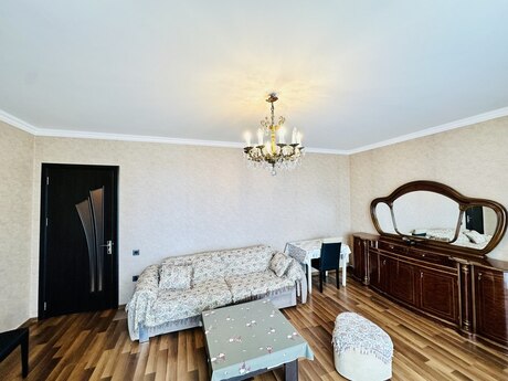 2 otaqlı köhnə tikili - 28 May m. - 70 m²