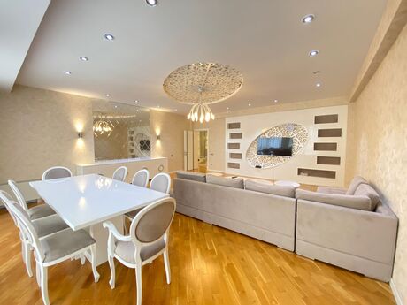 Kirayə 4 otaqlı mənzil, 200 m², Nizami: 3 000 ₼/ay 3