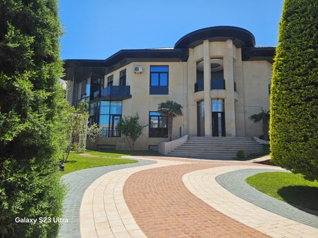 7 otaqlı həyət evi/bağ evi - Novxanı q. - 600 m²