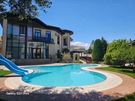 7 otaqlı həyət evi/bağ evi - Novxanı q. - 600 m²