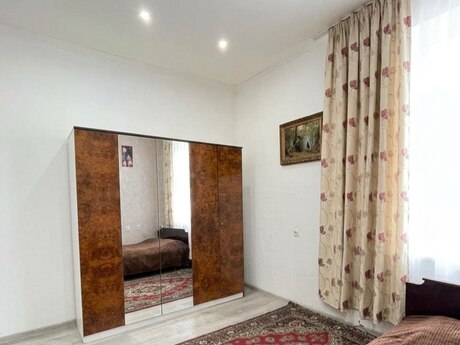 Elan №6270265 - Bakı, 28 May m., 1 otaqlı, 42 m², 1/3 mərtəbə