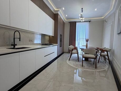 Аренда: 4-комнатная квартира, 230 м², 28 May: 3 300 ₼/мес 4