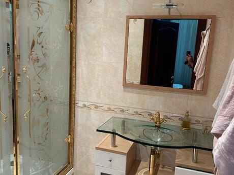5 otaqlı mənzil, 250 m², 28 May: 820 000 ₼ 2