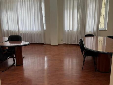 Obyekt - İnşaatçılar m. - 235 m²