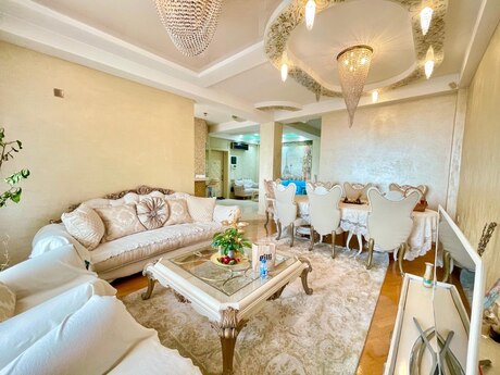 3 otaq · 135 m² · 17/18 mərtəbə, Memar Əcəmi