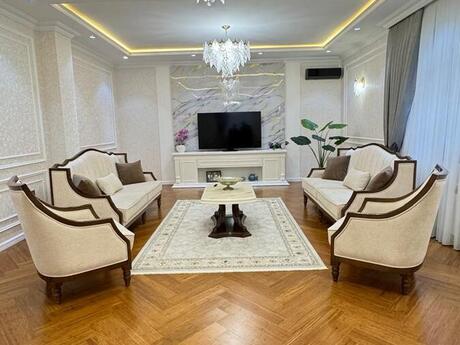 6 otaqlı həyət evi/bağ evi - Əhmədli m. - 450 m²